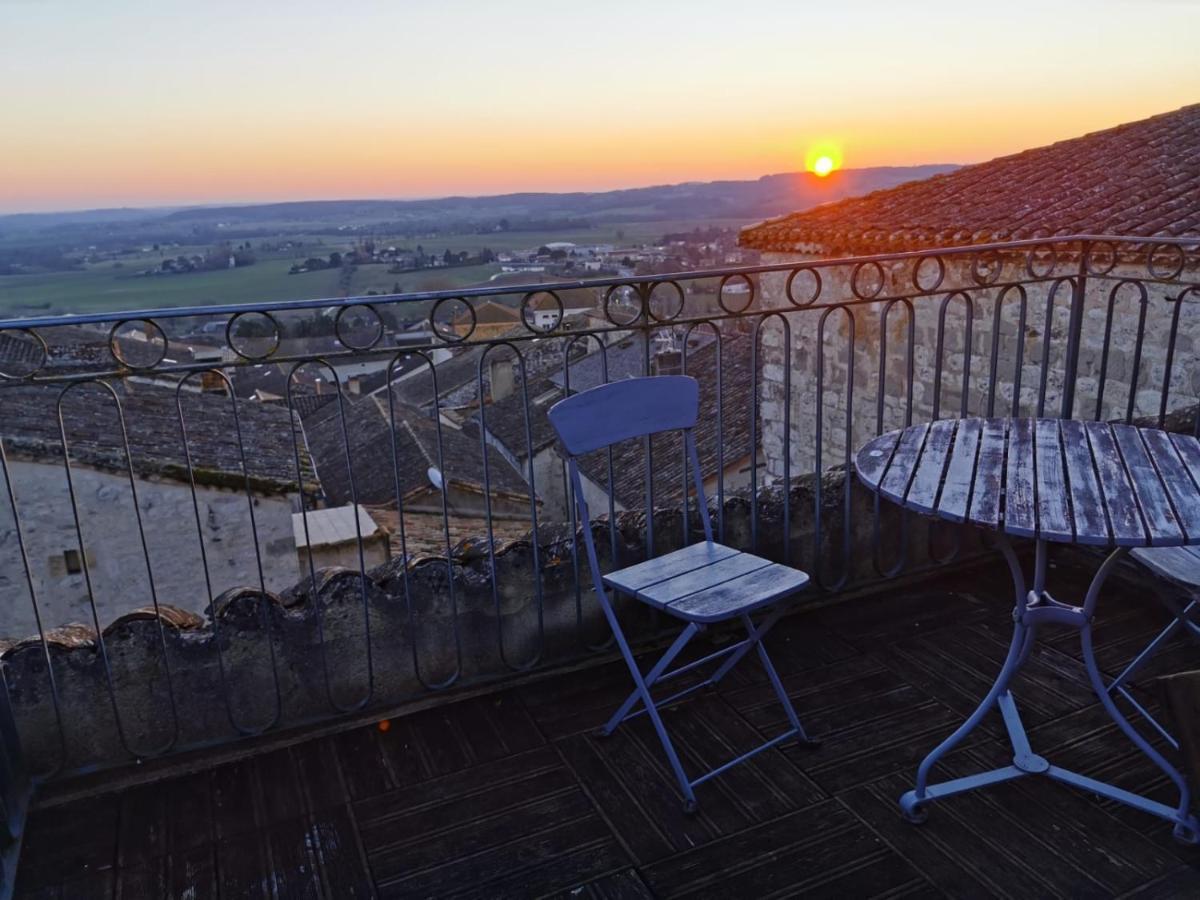 Maison De Charme Spacieuse, Terrasse Et Vue Sur La Place 蒙弗朗坎 外观 照片