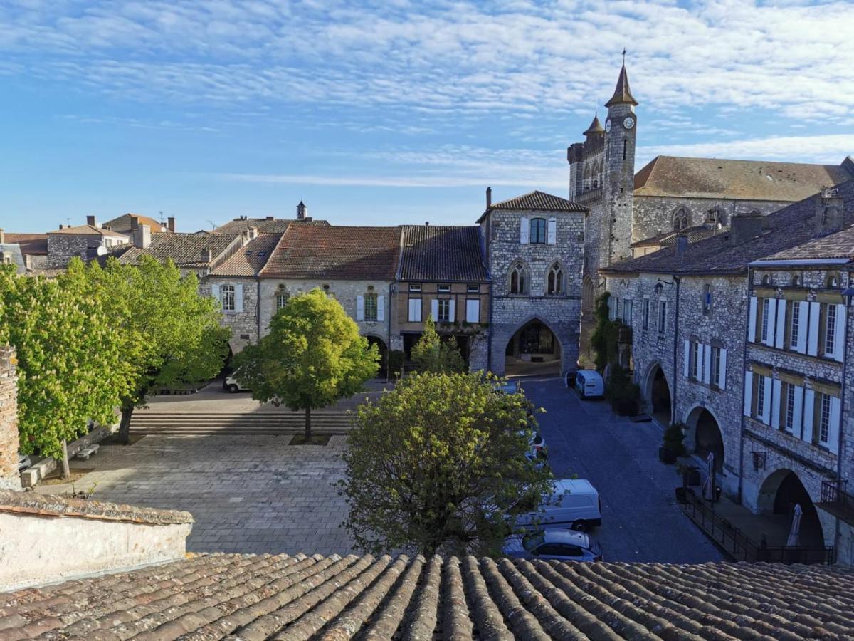 Maison De Charme Spacieuse, Terrasse Et Vue Sur La Place 蒙弗朗坎 外观 照片